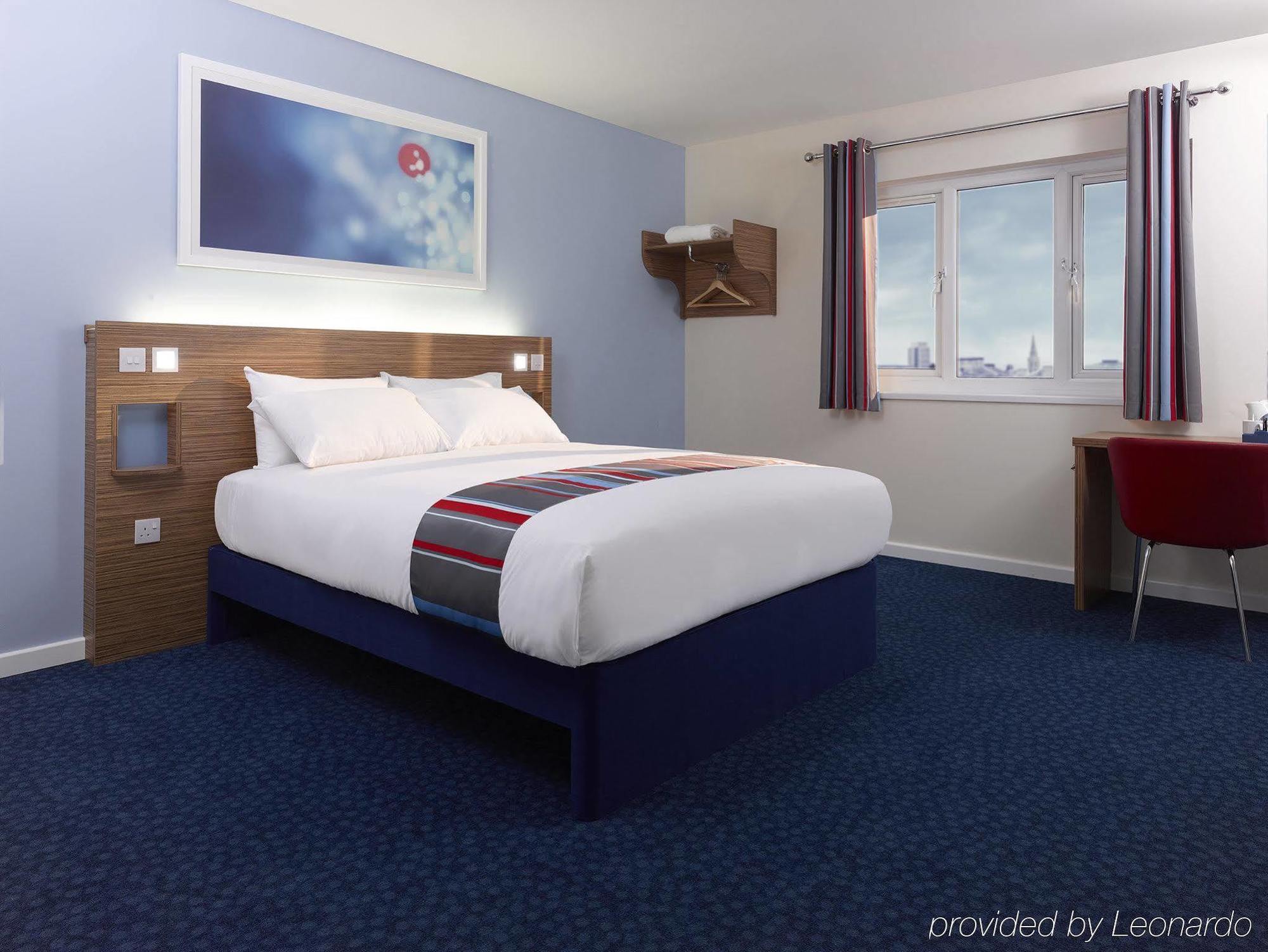 Travelodge Aberdeen Central Justice Mill Екстериор снимка